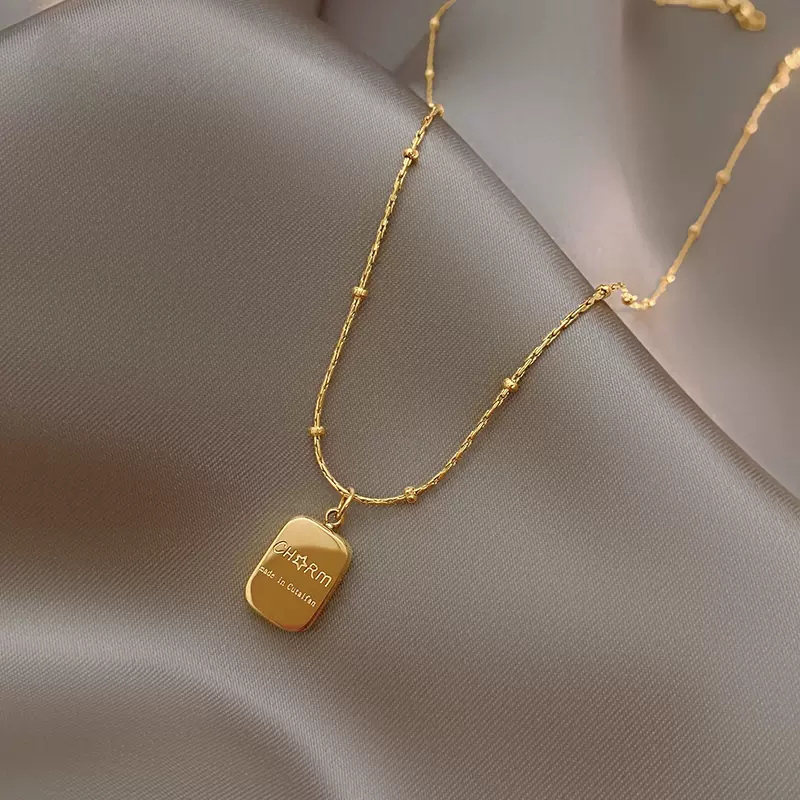 钛钢女设计感小众金色方砖吊坠