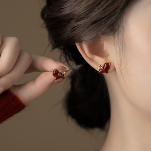复古红色小飞马耳钉女秋冬新款轻奢高级感时尚耳环新年本命年耳饰