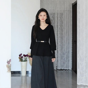 黑色复古V领荷叶边裙摆针织衫女秋冬修身掐腰配腰带显瘦打底上衣