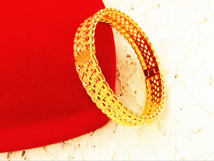 新款钱币沙金手镯子女宽五角硬币打造镂空铜钱纹仿真镀黄金首饰品