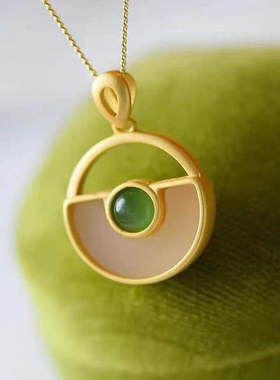 玉圆盘吊坠白玉石女潮设计感网红沙金古风项链女锁骨链项坠全新