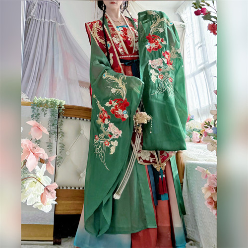 墨晨烟雨明制重工绣花婚服套装