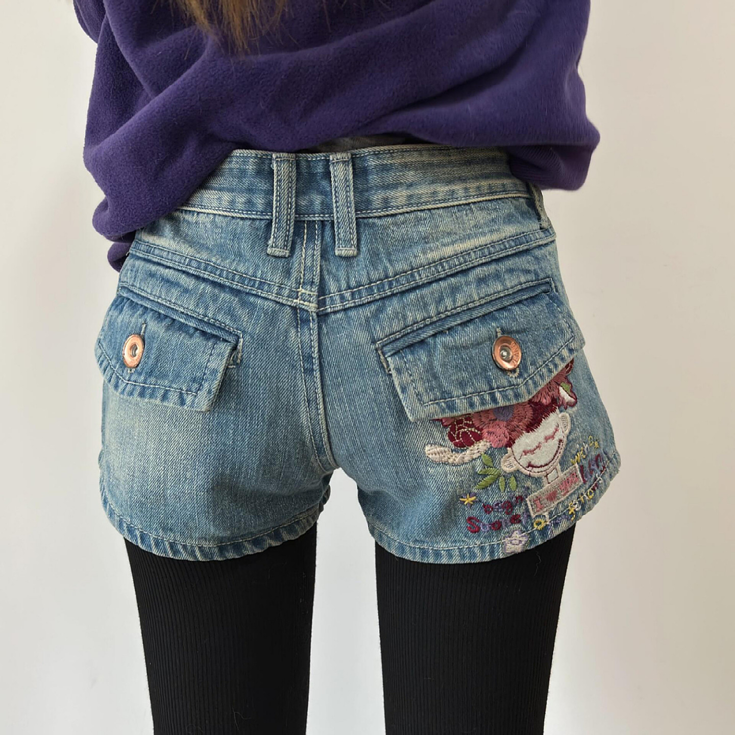 大码美式复古趣味刺绣牛仔短裤女2026新款辣妹设计感a字包臀热裤,女装/女士精品,大码裤装,淘宝优惠券,粉丝福利购,淘宝优惠卷