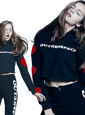 台湾OUTERSPACE女短版爱心帽T 短款长袖连帽卫衣性感露肚脐舞蹈服