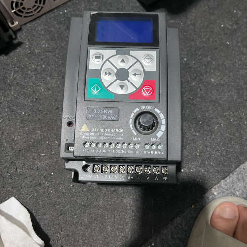 （维修议价）hpmont海浦蒙特变频器HD09-4T0P7G三相380V