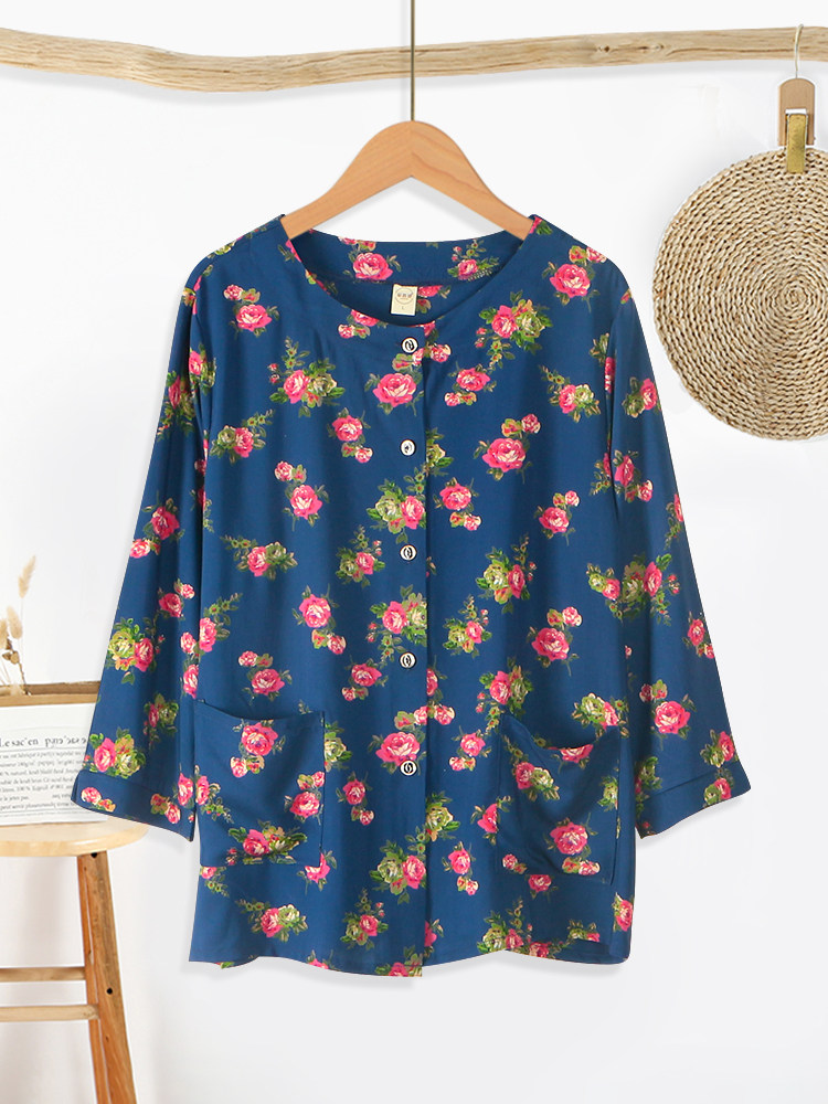 중년 및 노인 여성의 라운드 넥 프린트 7부 소매 루즈 탑 얇은 어머니의 가디건은 면과 실크 옷 밖에 입을 수 있습니다