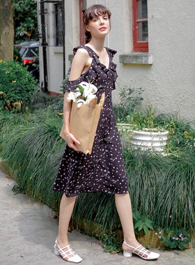 cremesu连衣裙女露肩木耳花边蝴蝶袖长裙夏季碎花裙海边度假长裙