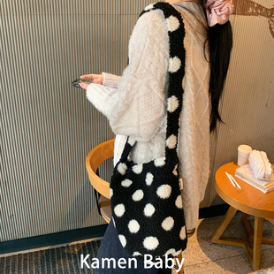 ins黑白波点羊羔毛包包女2026新款日常上班通勤百搭单肩包斜挎包