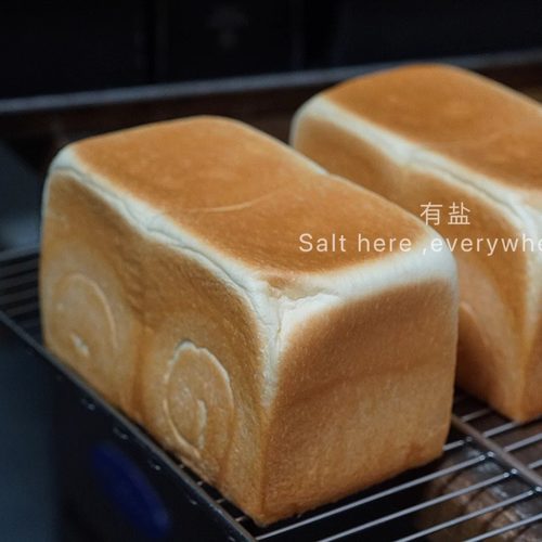 有盐温泉吐司柔软轻盈少许蜂蜜香
