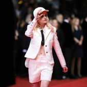 领带三件套装 戛纳红毯欧美明星同款 短裤 衬衫 白色缎面西装 外套