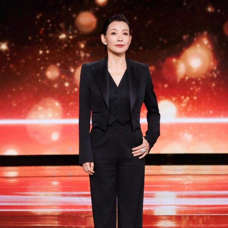 职场通勤百搭黑色羊毛西装外套+马甲+直筒裤三件套装利落飒爽正装