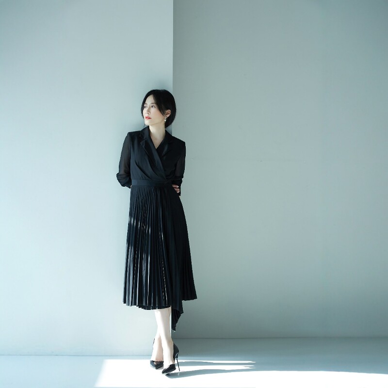 黑色百褶连衣裙知性优雅轻熟风女