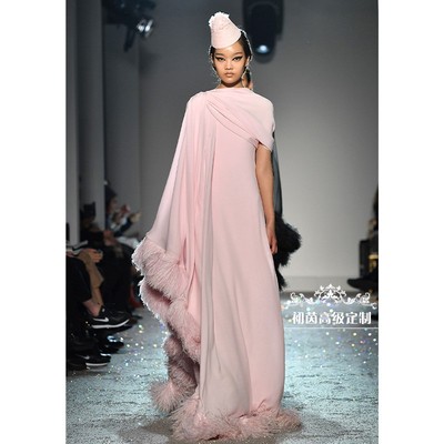 高级定制秀场同款浅粉色羽毛边礼服裙时尚高腰不规则坠地连衣裙新