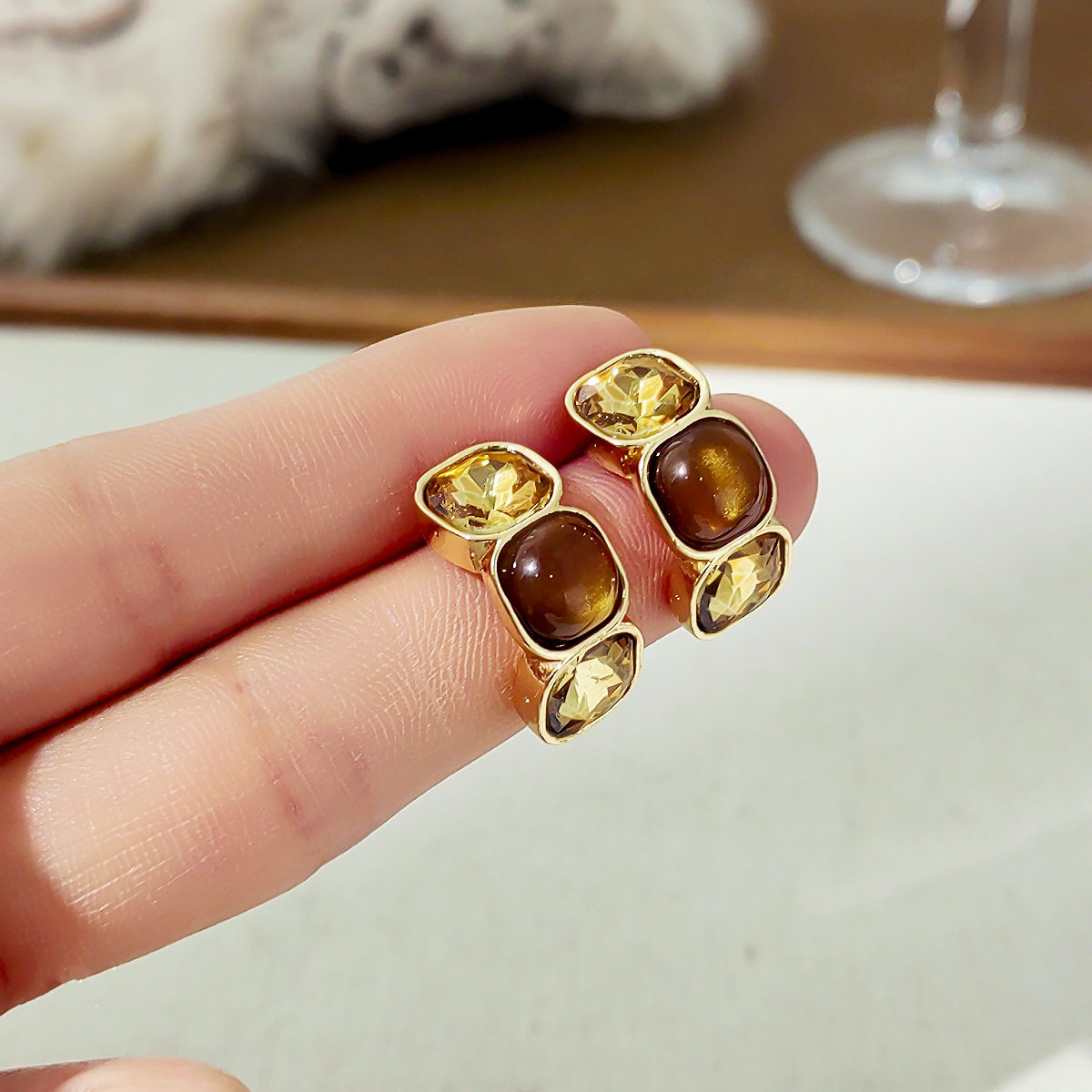 德国欧美轻奢高级感耳环女时尚方块虎眼石耳钉女港风气质美拉德耳