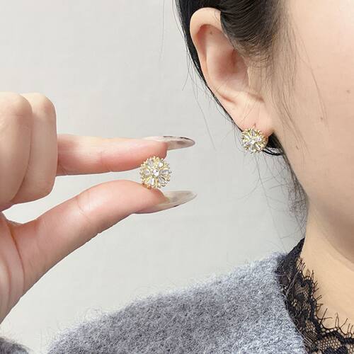 德国设计感雪花镶钻耳扣女小巧精致高级感轻奢耳饰高级感新款气质