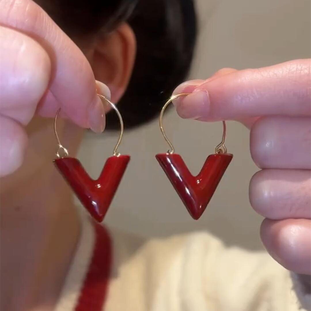 德国红色画油V型字母耳圈耳环女新款设计感网红耳饰潮