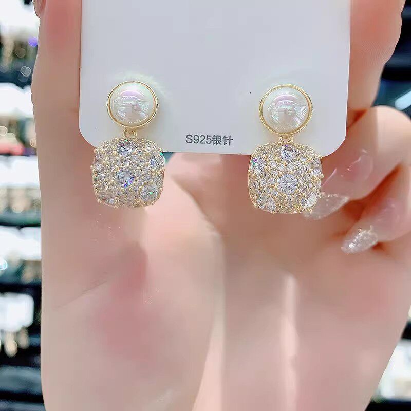 德国S针高级感白色珍珠耳环新款潮满钻方形耳钉方块耳坠耳饰