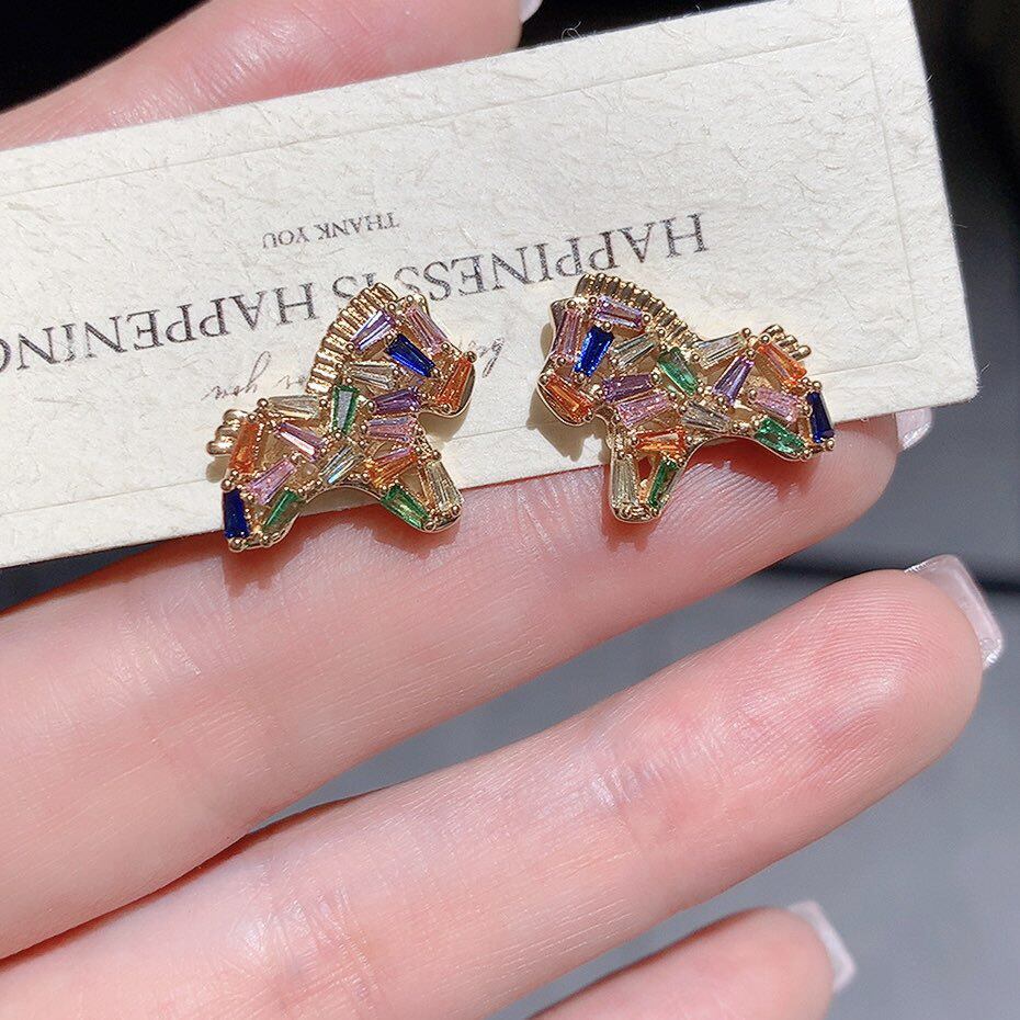 德国马上有钱七彩锆钻小马耳环女款马年配饰耳饰彩色锆石木马耳钉