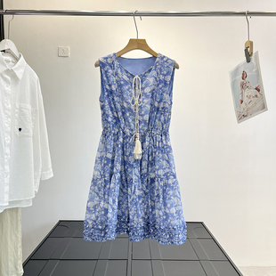 甜美小众宽松直筒短裙夏季 篙端品质 蓝色度假碎花背心裙连衣裙女