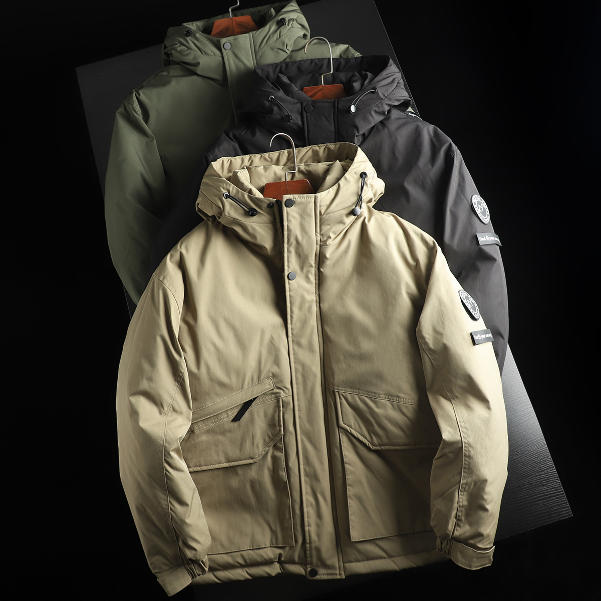 石墨烯热反射保暖棉多袋连帽棉服