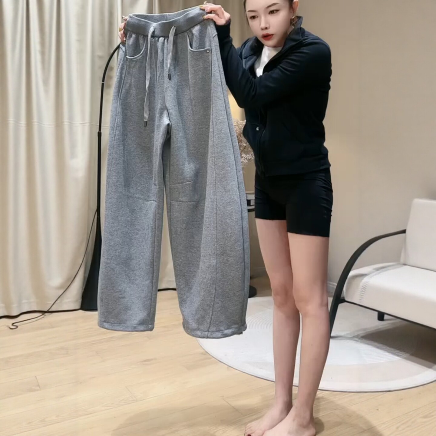 松紧抽绳高腰休闲阔腿裤女2026年秋冬欧货高级感弯刀长裤运动卫裤
