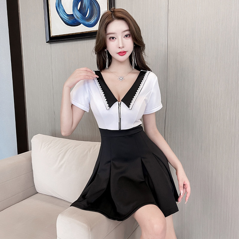 性感减龄连衣裙女学院风按摩工衣