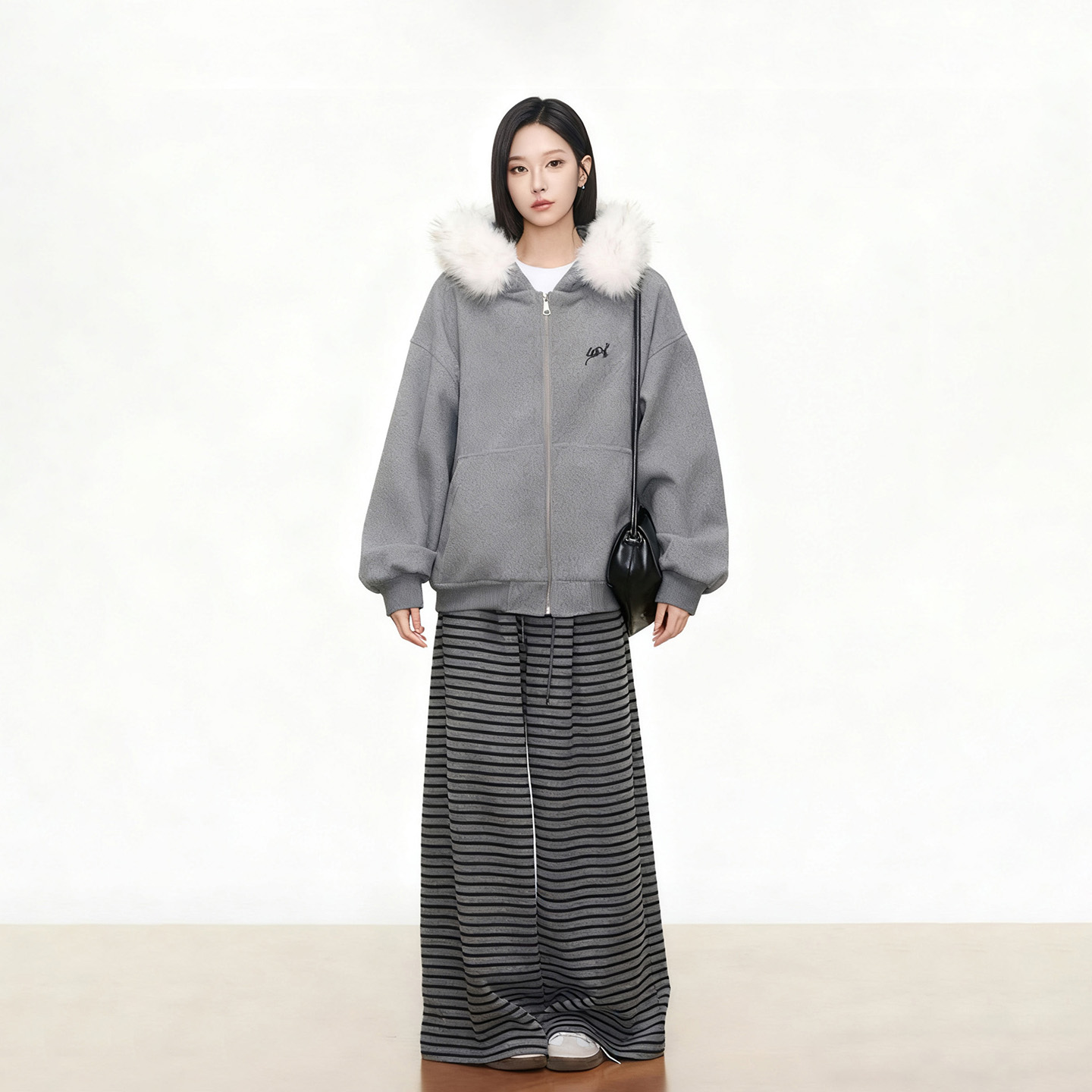 毛领毛呢外套+灰色条纹裤套装