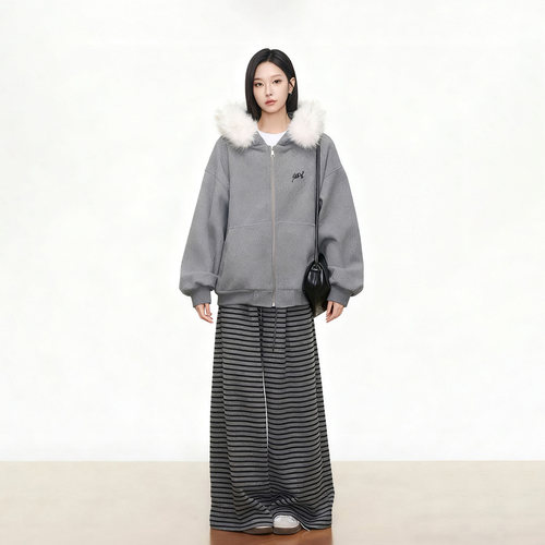 毛领毛呢外套+灰色条纹裤套装