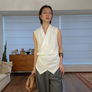 山阶[柔性浪漫]无袖上衣女 法式高级感交叉领收腰设计背心26春夏