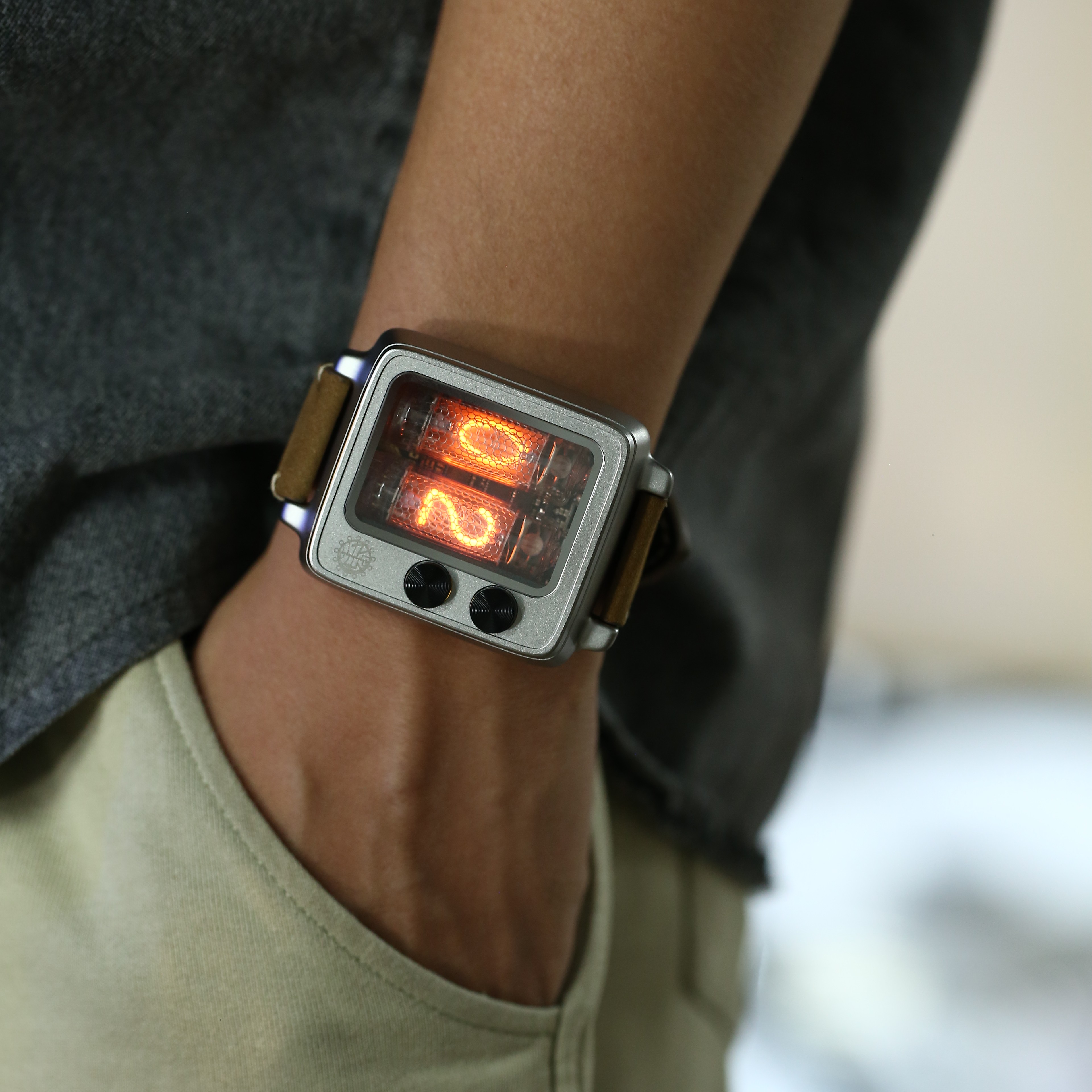 NIXIE TUBE辉光管腕表燃爆蒸汽赛博朋克风无线充电手表送男友礼物