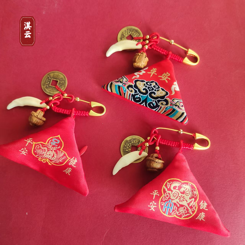 别针婴儿压惊宝宝儿童孕妇外出桃木狗牙护身符袋拉链随身平安挂件