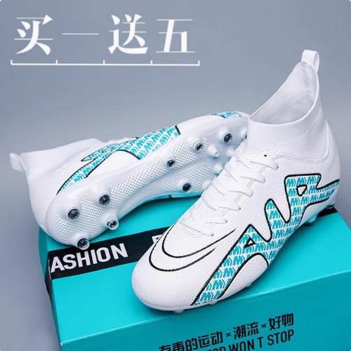 小李子高帮青少年梅西足球鞋比赛