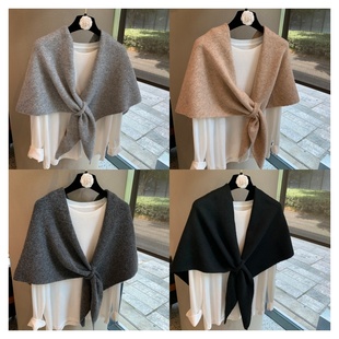 秋冬季纯色三角巾女外搭旅游穿搭复古百搭保暖围巾时尚休闲披肩