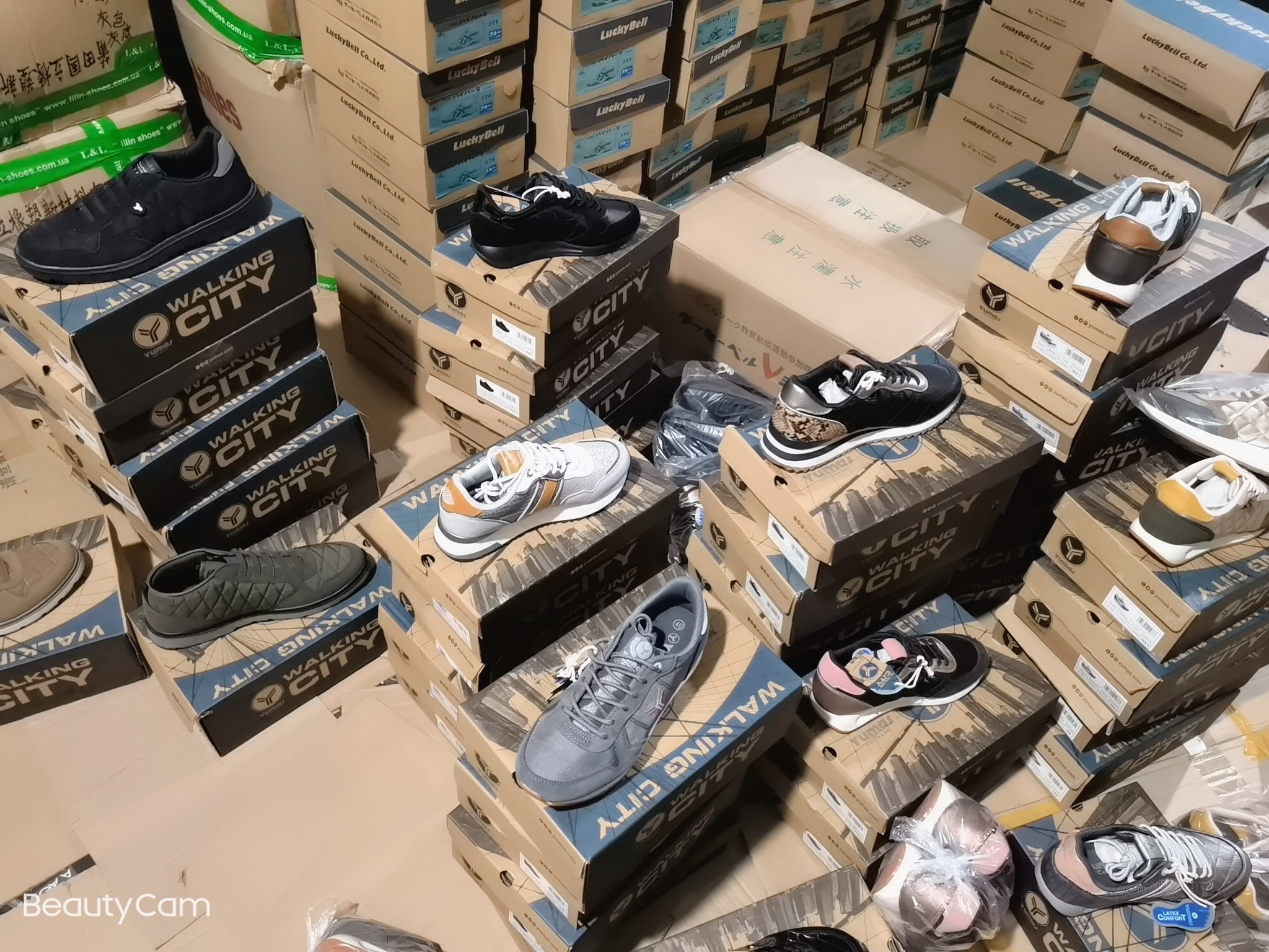 顺利外贸 出口西班牙尾货捡漏高品质休闲运动鞋防滑耐磨跑步鞋