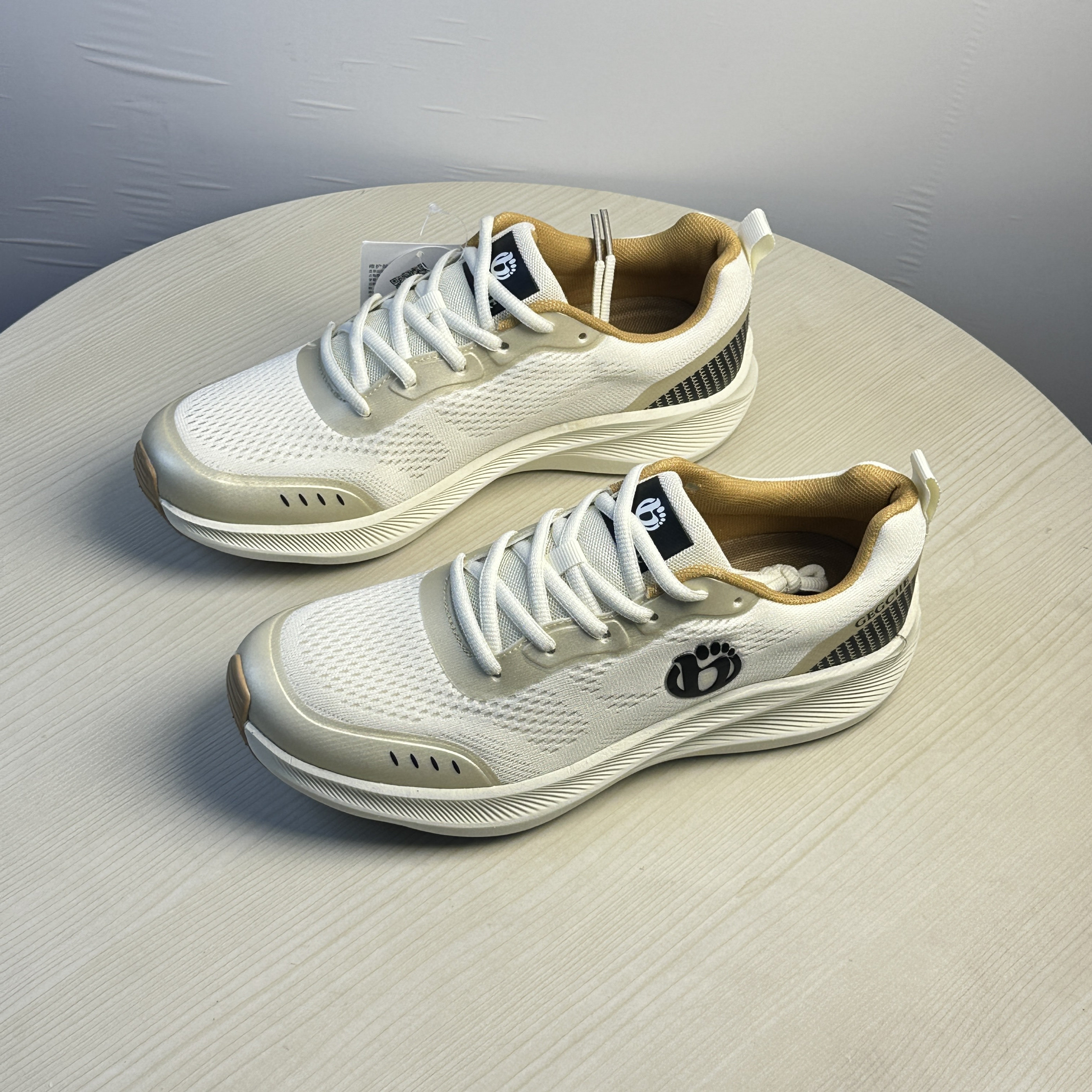 外贸尾货出口男鞋网面运动鞋休闲鞋男士轻便防滑跑步鞋