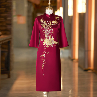 妈妈礼服订婚喜婆婆婚宴装新款平时可穿高端刺绣改良版旗袍连衣裙