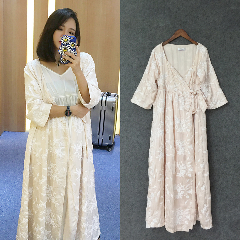 Peignoir jeunesse longue section de la robe brodée - Ref 592028 Image 1