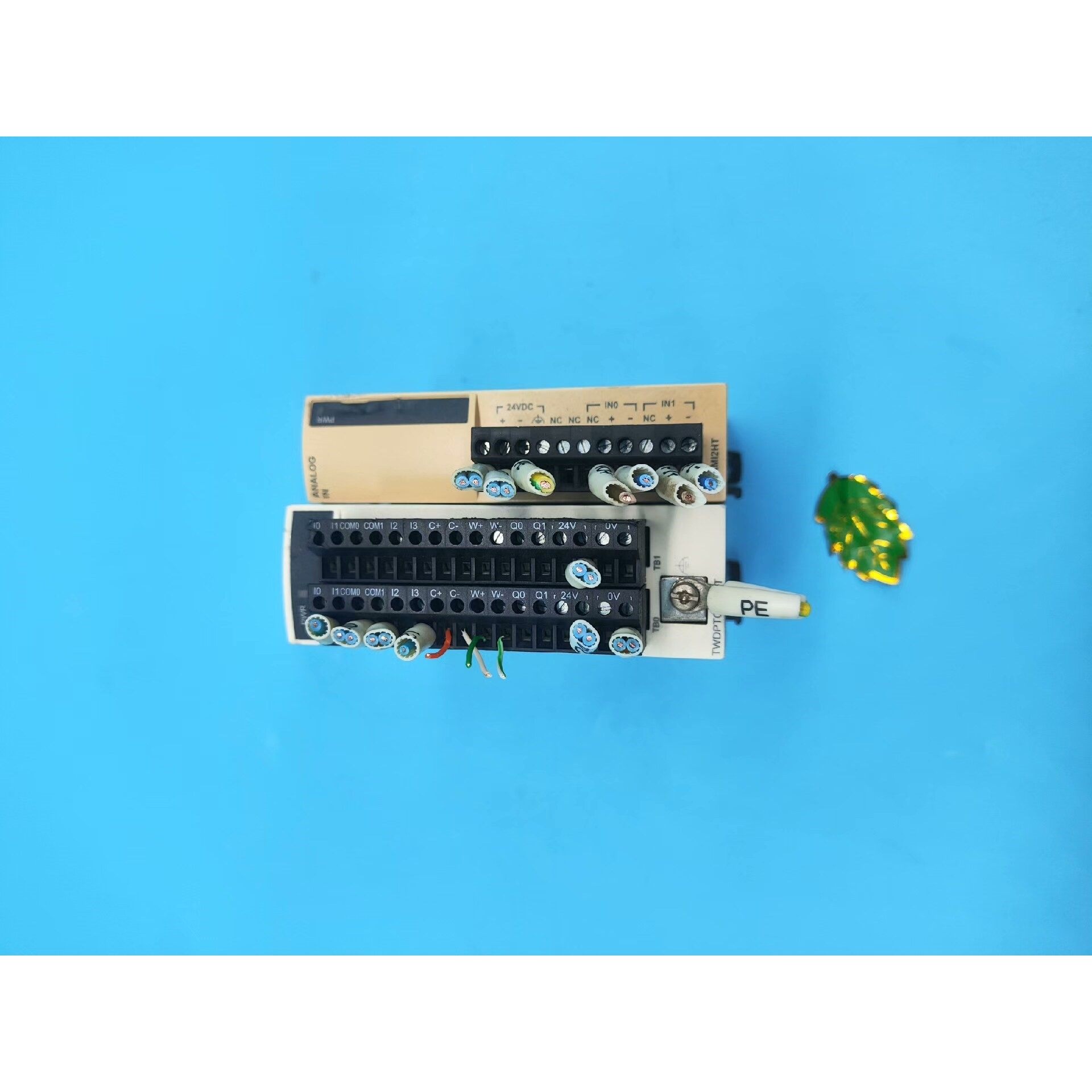 施耐德模块TWDPTO220DT和TM2AMI2HT整组 备件议价