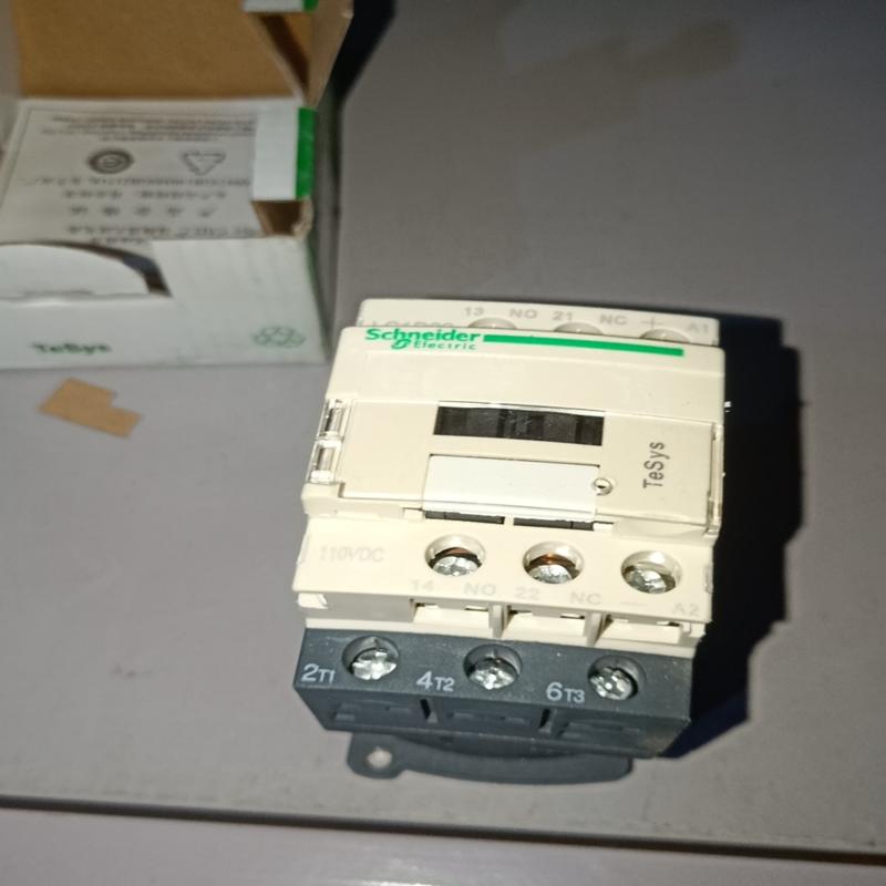 检测全新施耐德接触器 LC1D09FDC  110V  咨询