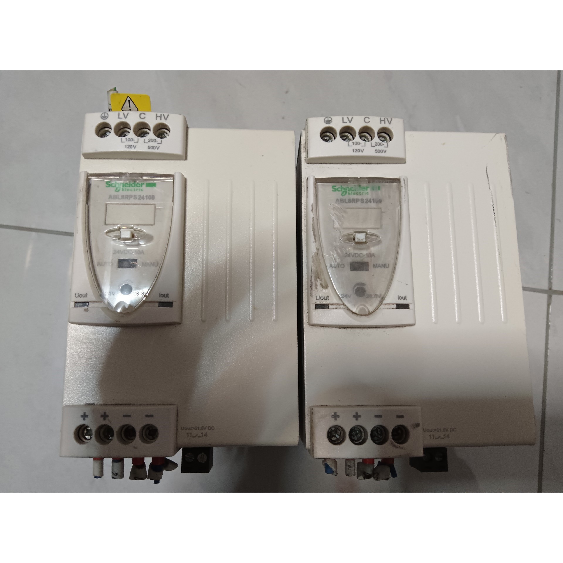 施耐德电源abbl8rps24100成色型号样式如图有需要的维修咨询