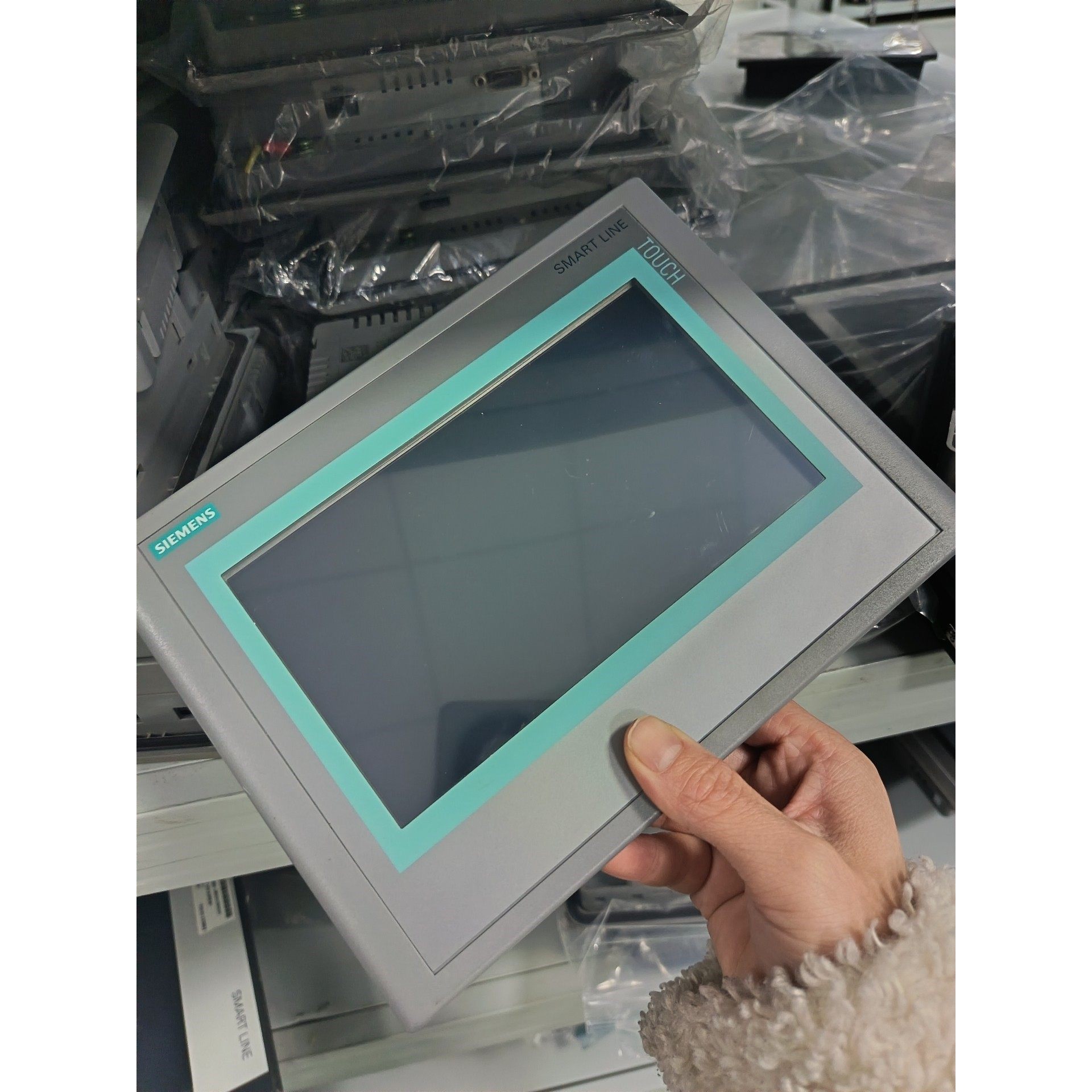 西门子7寸触摸屏Smart 700 IE,型号648-0BC议价 维修