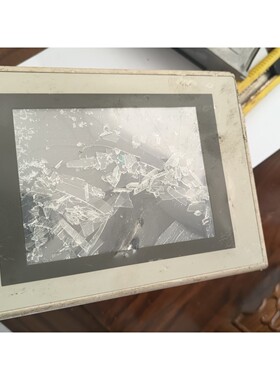 NS5-SQ11-V2欧姆龙触摸屏屏幕破损通电亮有需议价 维修