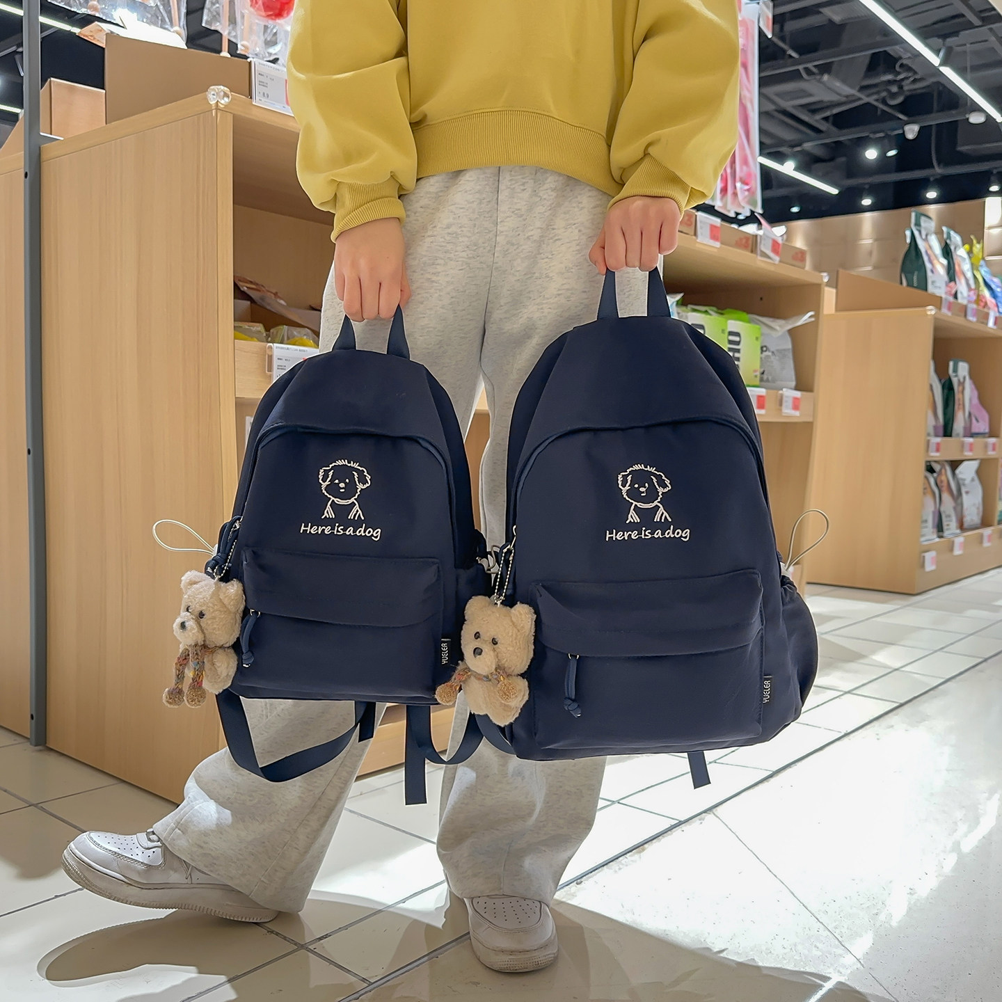 红鹮鸟高颜值学院风小狗刺绣初中生双肩包学生书包高中大容量背包