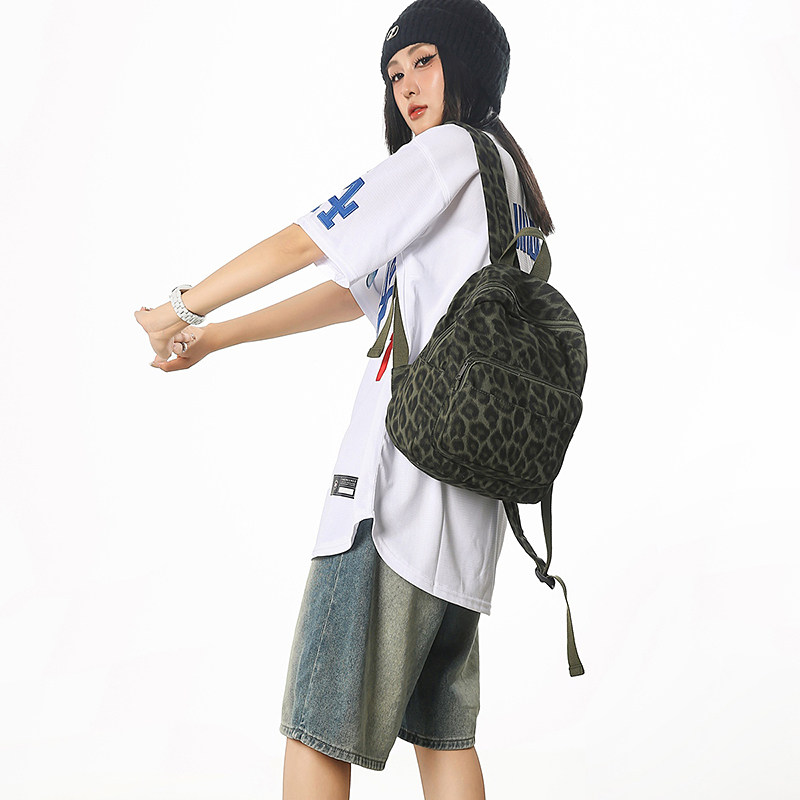 红鹮鸟户外迷你双肩包男大容量旅行手机女休闲百搭大学生小背包