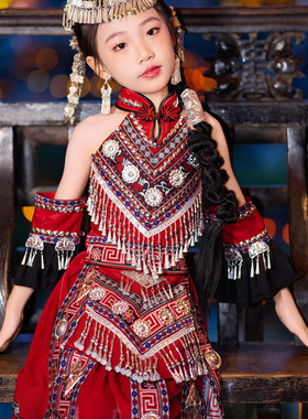 笨笨蛇酒红女童苗族服装亲子摄影