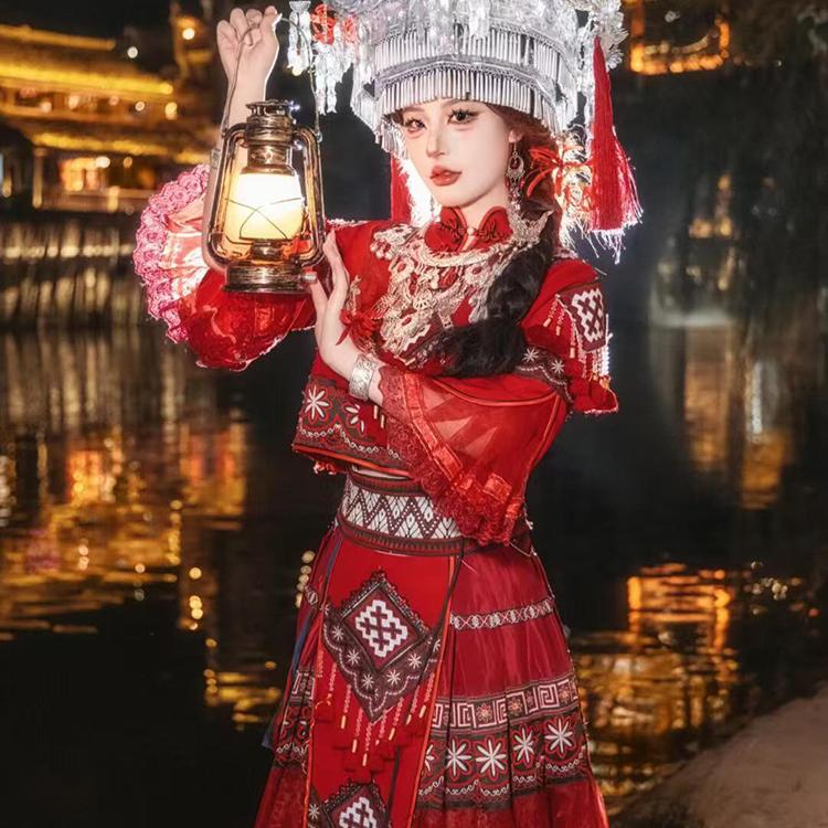 手工串珠流苏红色阿卯苗族婚服