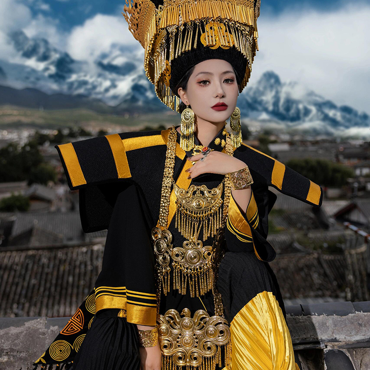 笨笨蛇高端黑金彝族女王盛装服饰