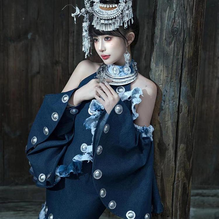 高端苗族元素礼服走秀摄影鱼尾裙