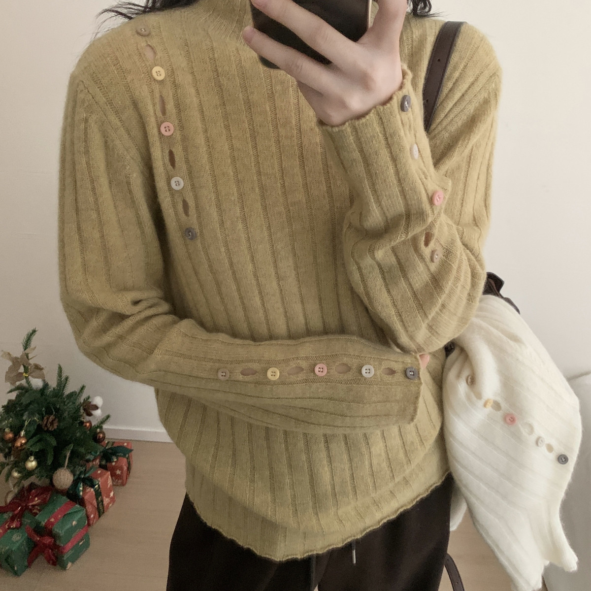 MUUTIS牧缇-领温柔纽扣镂空贝熊绒保暖毛衣（含73.6绵羊毛）SFR04