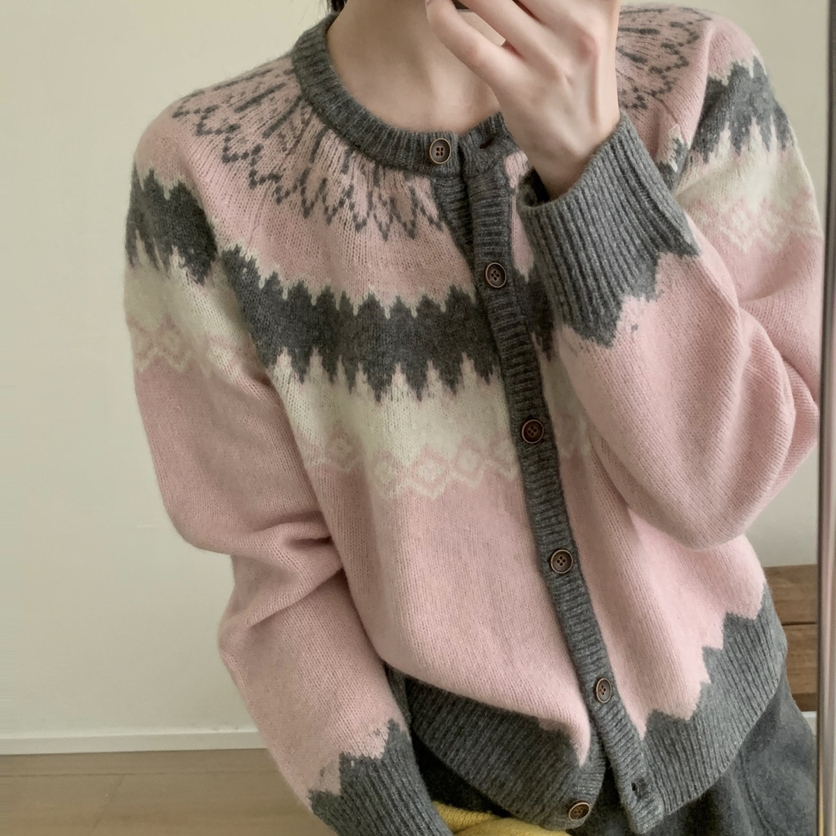 【MUUTIS】民族风撞色设计贝熊绒保暖毛衣（含73.6绵羊毛）